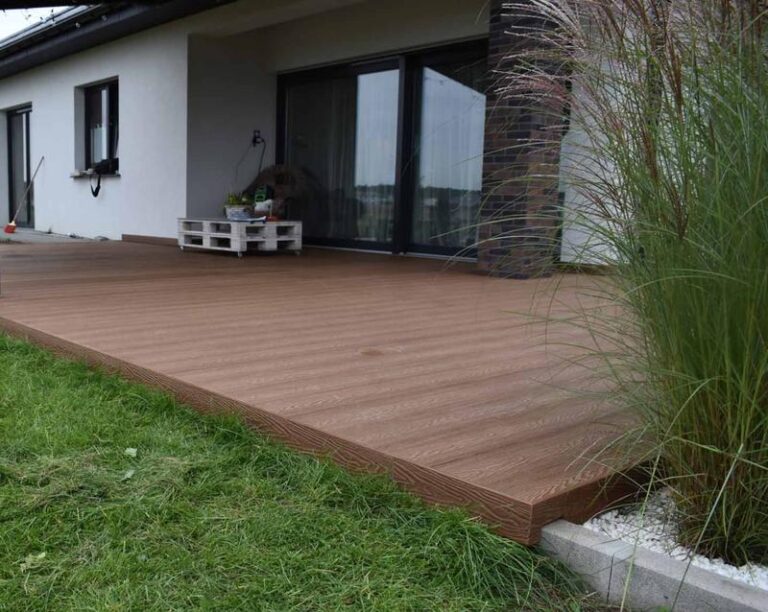 Piękne i trwałe ogrodzenie z deski kompozytowej – krok po kroku do idealnego rozwiązania